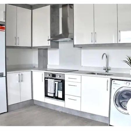 Cozy 2 Bedrooms Apartment Canvey Island ภายนอก รูปภาพ
