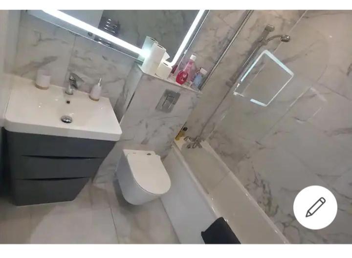 Cozy 2 Bedrooms Apartment Canvey Island ภายนอก รูปภาพ